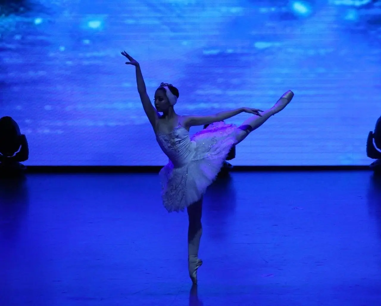 Aiya Melis – Acro Dancer