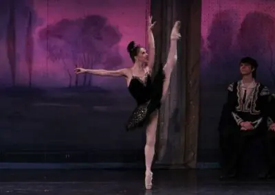 Talmi Entertainment’s Ekaterina Bortiakova as the Black Swan
