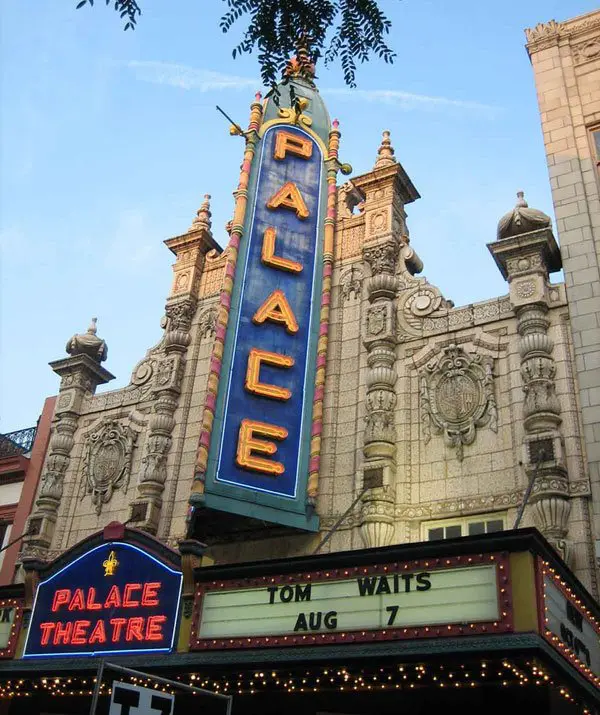 Louisville Palace Full Sign