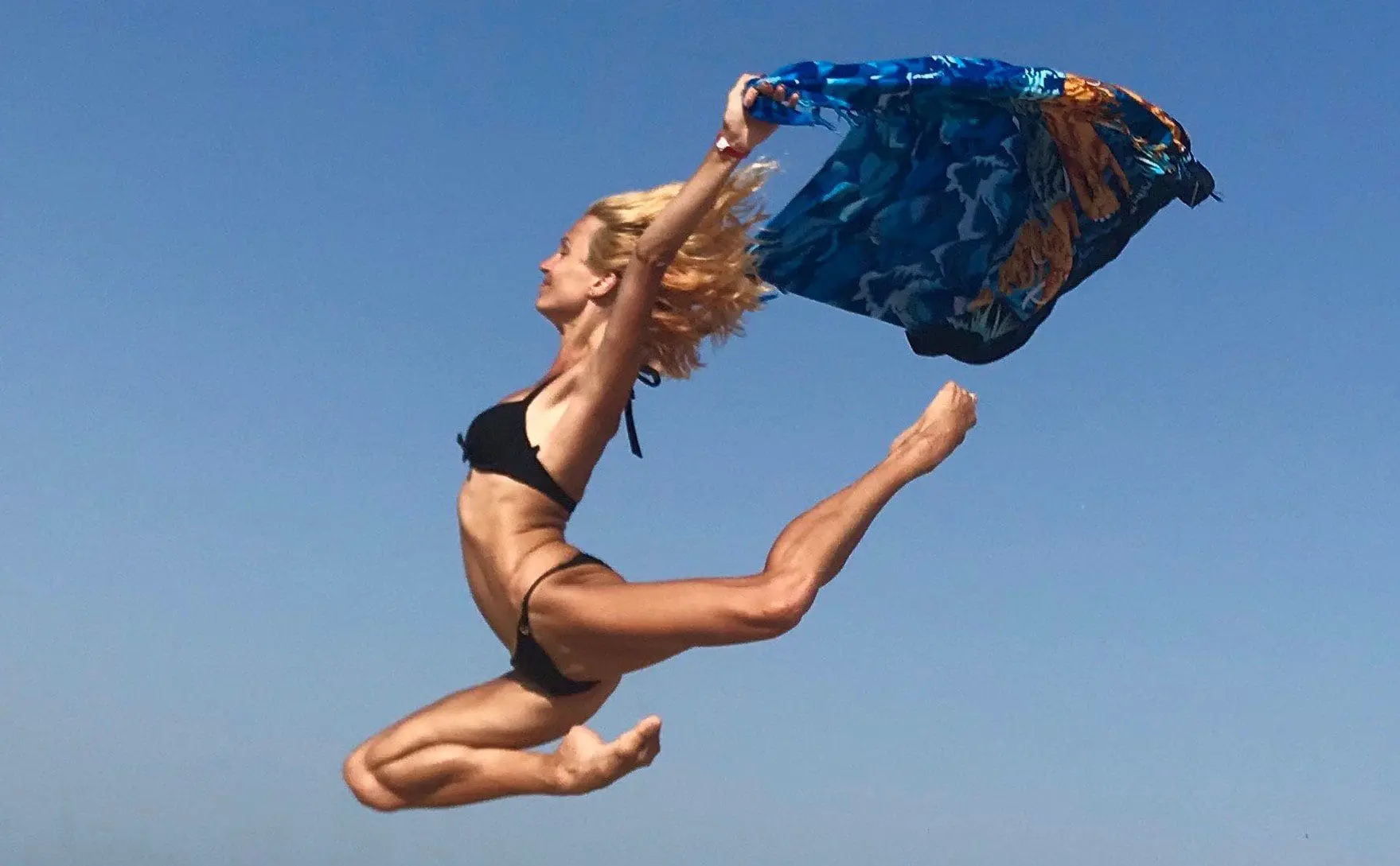 Viktoriya Dymovskaya – Acro Dancer